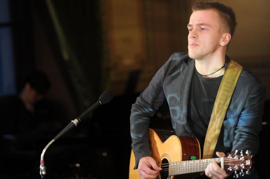 ►Kārlis Būmeisters izdod jaunu dziesmu &laquo;Kad lieti līs&raquo;