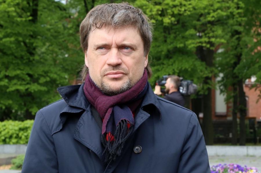 Burovs no Rīgas būvvaldes vadītāja amata atstādinājis Vircavu