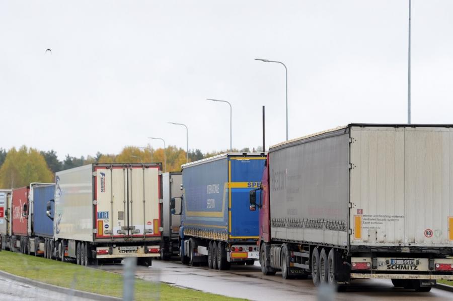 Autovadītājam no Krievijas piemērots 4300 eiro naudas sods par kukuļdošanu