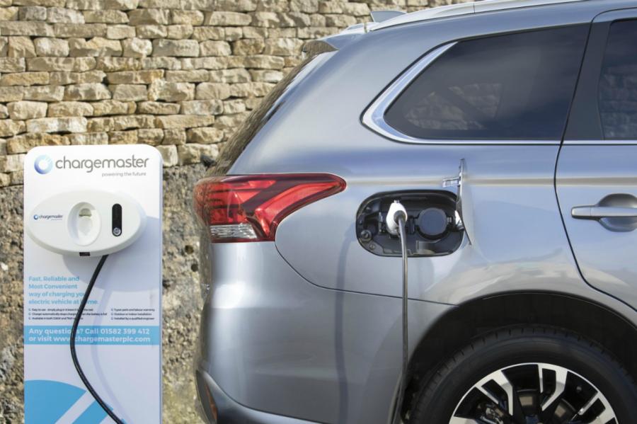Pašuzlādes, vieglie un plug-in jeb lādējamie - kā atšķiras hibrīdautomobiļi?