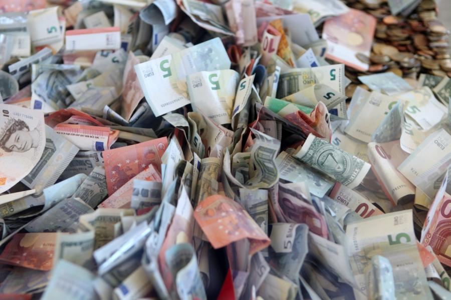 Cīņai pret naudas atmazgāšanu pieņems darbā desmitiem darbinieku