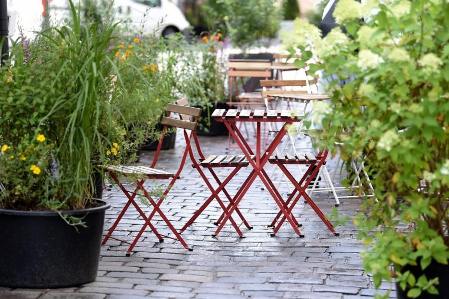 Restorānu terasēs var aizliegt tirgot alkoholu