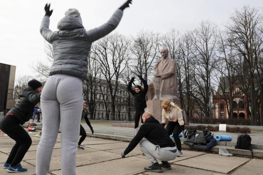 Nodarbības svaigā gaisā varēs rīkot līdz 20 personām vienā grupā