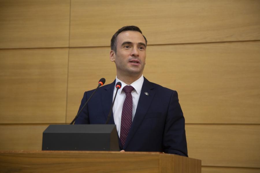Staķis par Rīgas ielām: «Ir jāskatās, kur likt kāju, lai nepaslīdētu»
