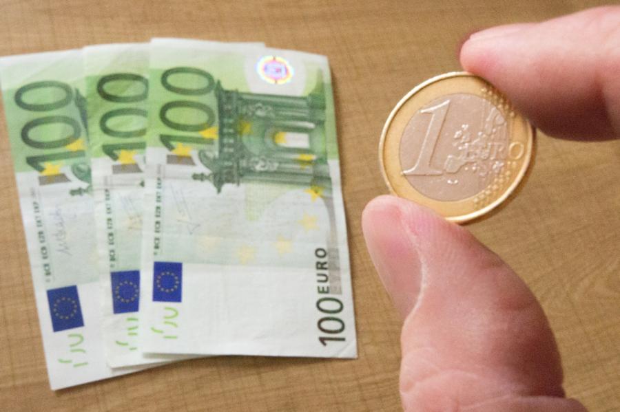 Latvijā pēdējā gada laikā ienākumi sarukuši 21,7% mājsaimniecību