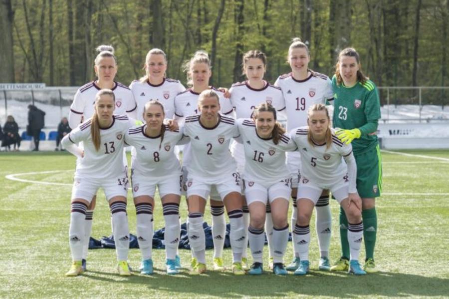 Latvijas futbolistes nenotur pārsvaru un dramatiski zaudē PK kvalifikācijas mačā