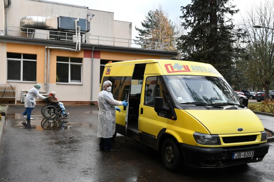 Mazinājies slimnīcās esošo Covid-19 pacientu skaits