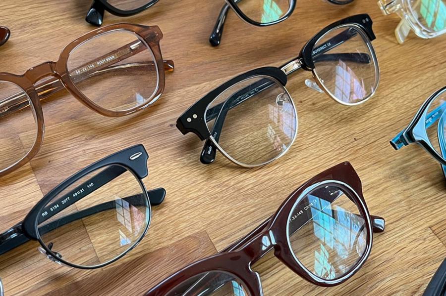 Optiķe pastāsta visu par milimetru desmitdaļām un briļļu lēcām