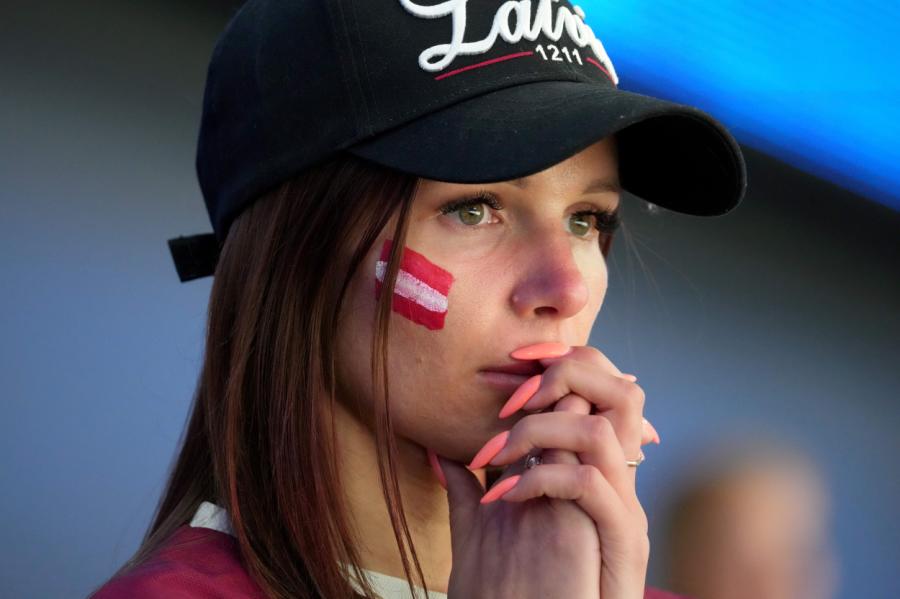 Latvijas hokejisti zaudē kanādiešiem pasaules čempionātā (VIDEO)