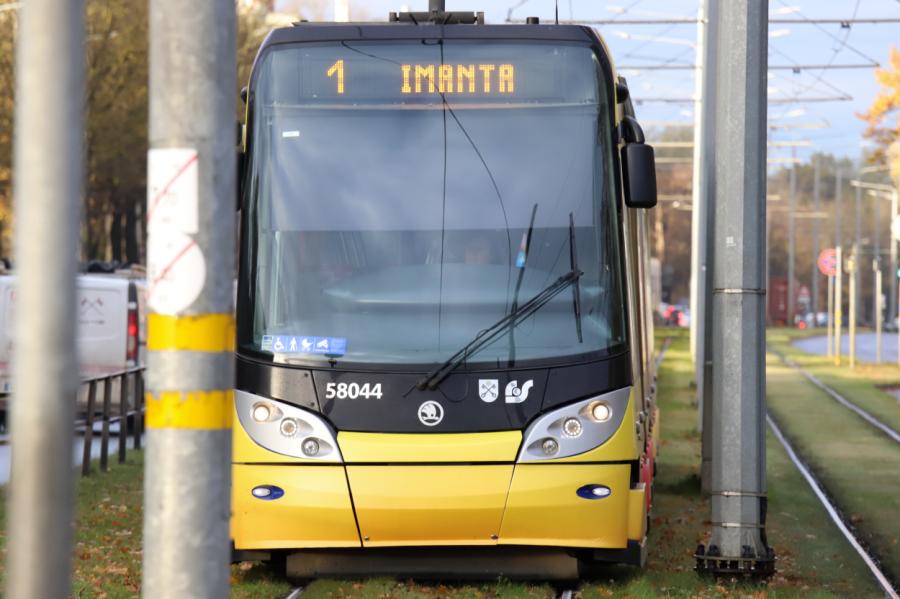 No šodienas pakāpeniski tiks mainīta 1., 2., 5. un 10. maršruta tramvaju kustība