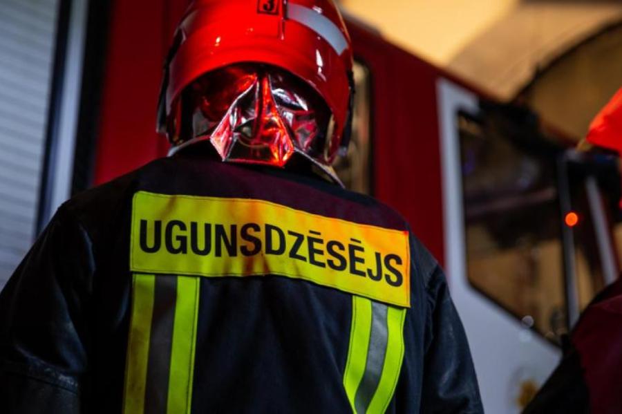 Ugunsgrēkā pansionātā Talsos miris cilvēks. Aizdegšanās iemesls - cigarete?