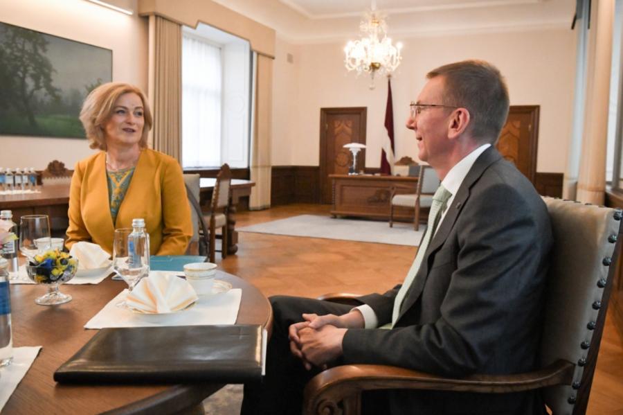 Smiltēns uzteic Rinkēviču par risinājumu prasīšanu partijām