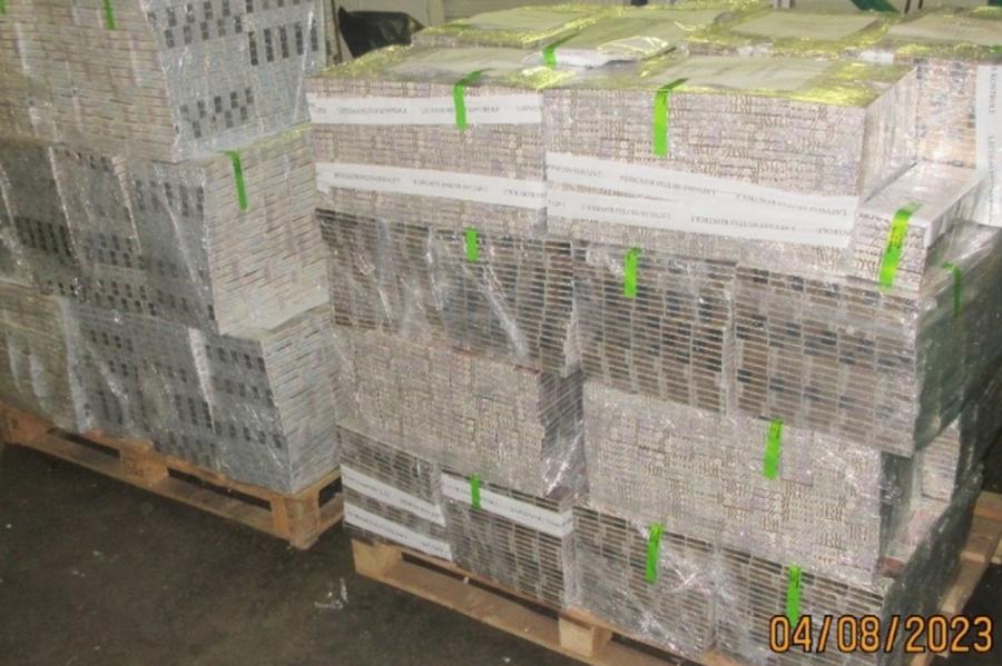 Robežsargi Krāslavas novadā atraduši 80 000 kontrabandas cigarešu