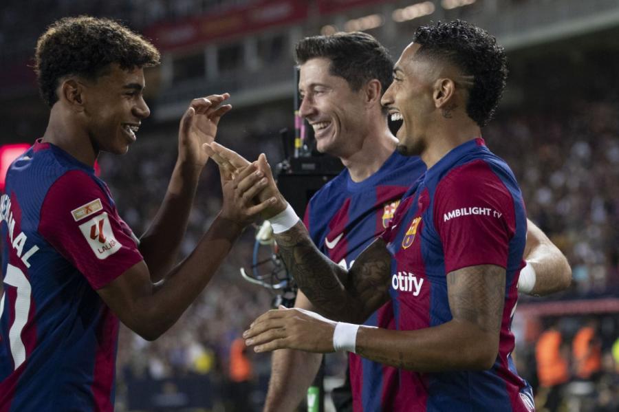 Barcelona futbolisti Čempionu līgā tiek pie pārliecinoša panākuma