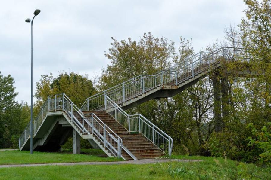 Daugavpilī par gandrīz 700 tūkstošiem eiro remontēs dzelzceļa gājēju tiltu