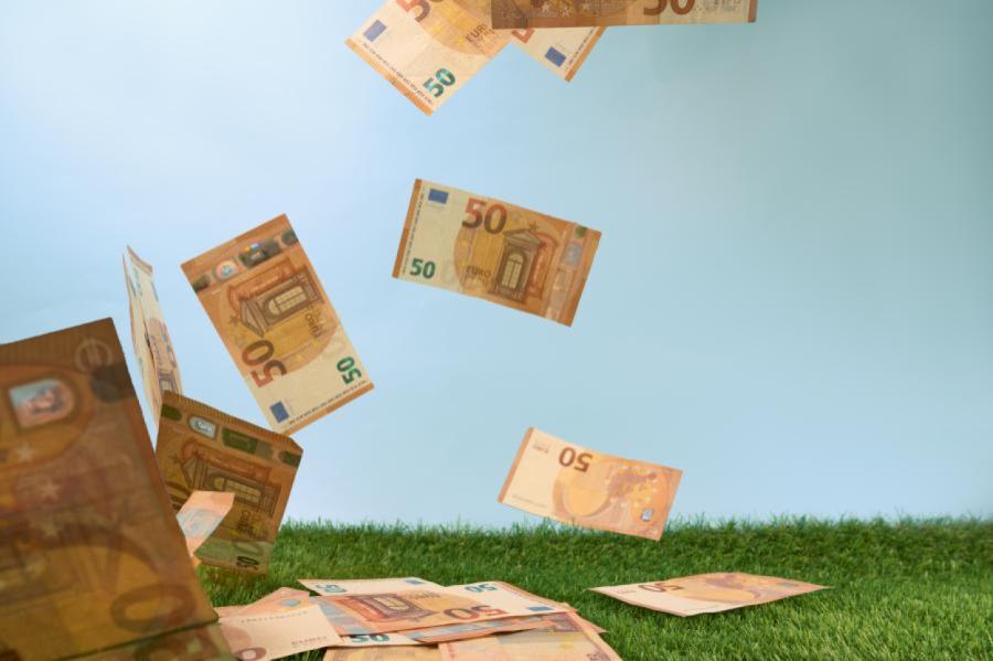 Ašeradens: piemērot bankām vēl lielākus nodokļus nebūtu pareizi