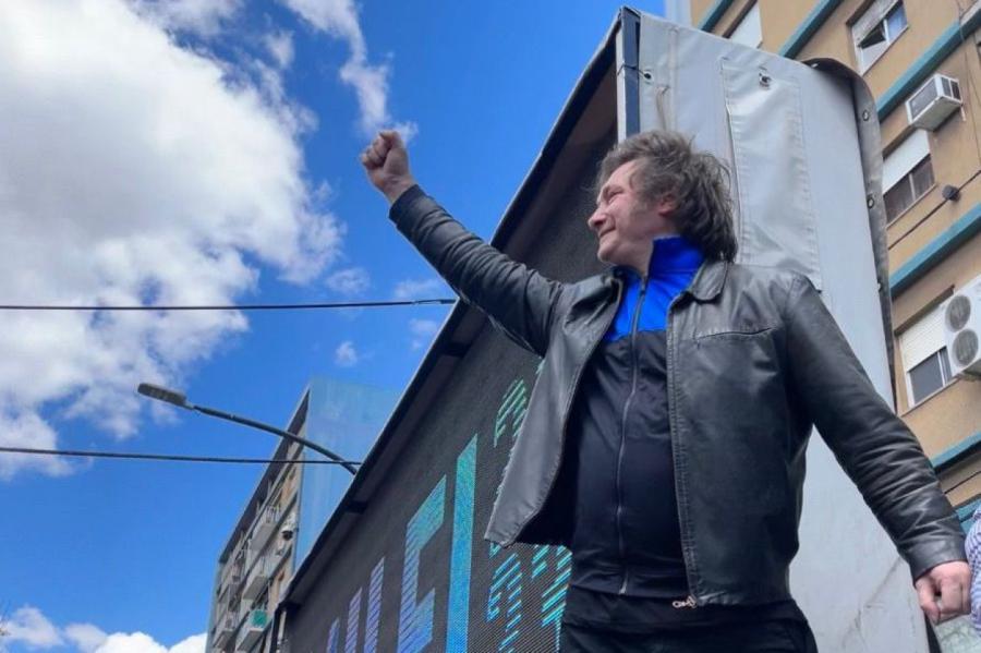 Argentīnā par prezidentu ievēlēts Havjers Milejs, kas tiek salīdzināts ar Trampu