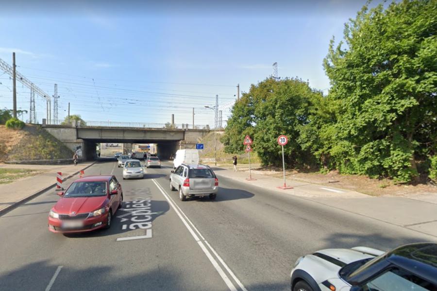 Sestdien Rīgā slēgs satiksmi Lāčplēša ielas tunelī zem dzelzceļa