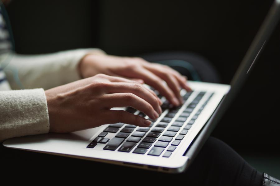 Plānots būtiski paaugstināt Latvijas iedzīvotāju digitālās prasmes