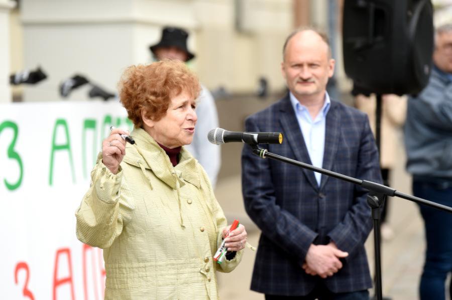EP apspriedīs ziņas par Ždanokas iespējamo sadarbību ar KF drošības dienestiem