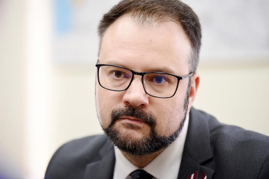 Briškens pārliecināts par amata saglabāšanu