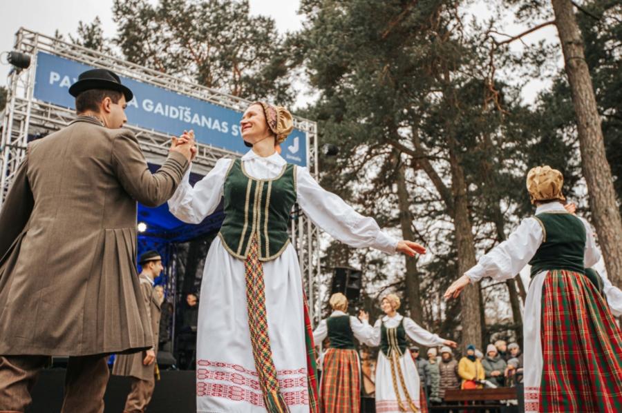 Aicina priecīgi sagaidīt pavasari Kauguros (+VIDEO)