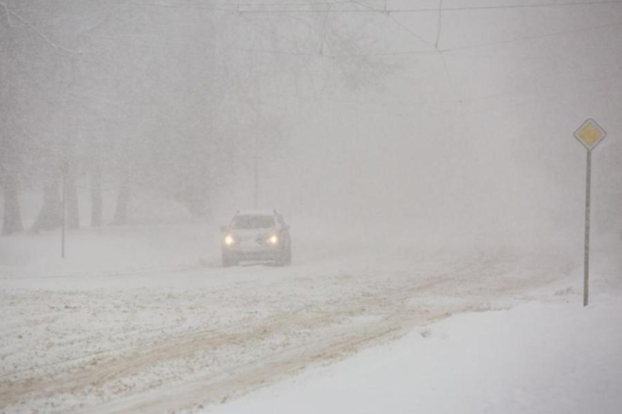 Naktī Latvijas austrumos gaidāma stipra snigšana