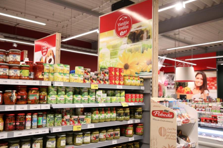 Krievijas un Baltkrievijas karogi Latvijas veikalos tomēr neparādīsies