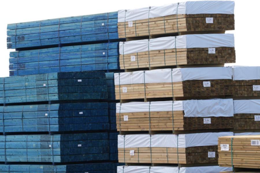 Uzņēmēju apsūdz par kokmateriālu importēšanu no Krievijas
