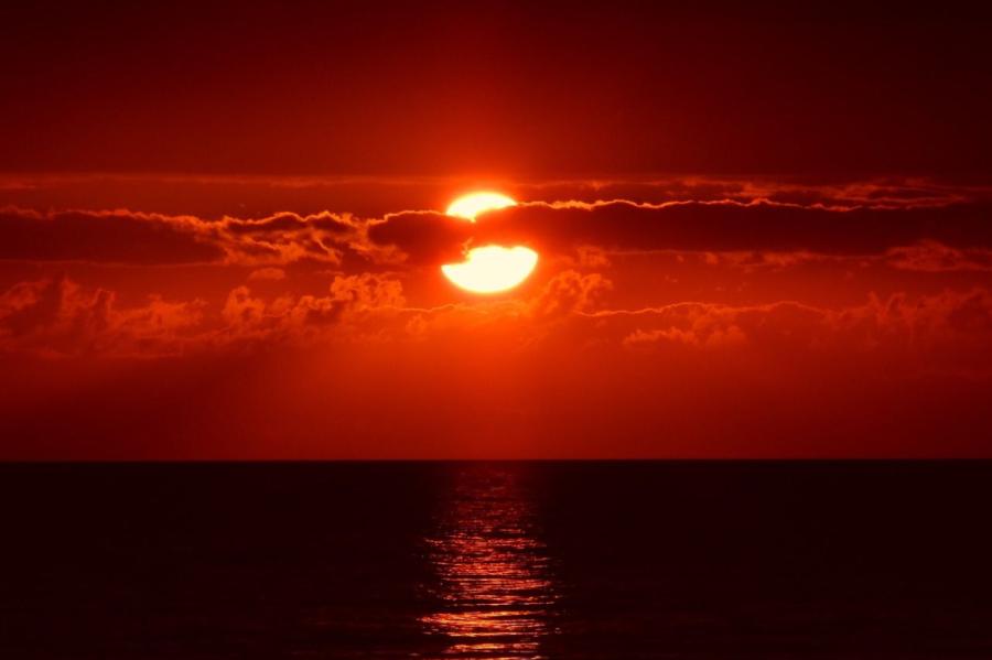 Jemenas nemiernieku raķete trāpījusi sauskravu kuģim, nogalinot divus cilvēkus