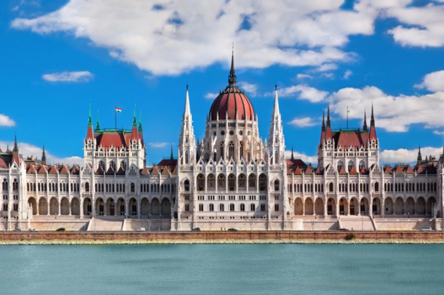 Budapeštā tūkstoši piedalījušies protestā pret Orbāna valdību