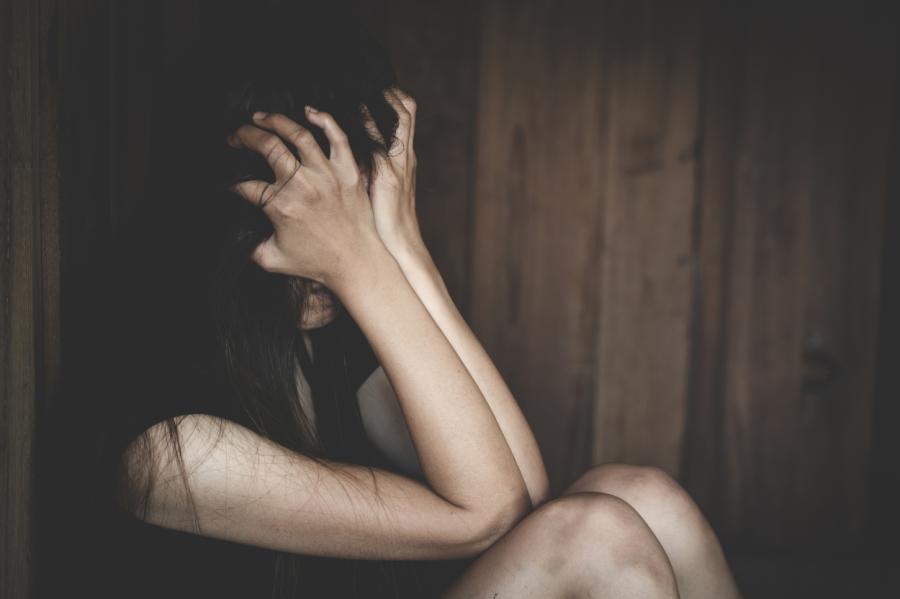 Viesmīli tiesās par seksuālu vardarbību pret četrām kolēģēm