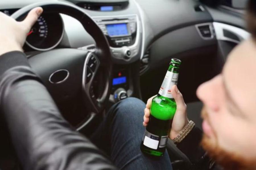 Piektdien Latvijā pieķerti 12 dzērājšoferi