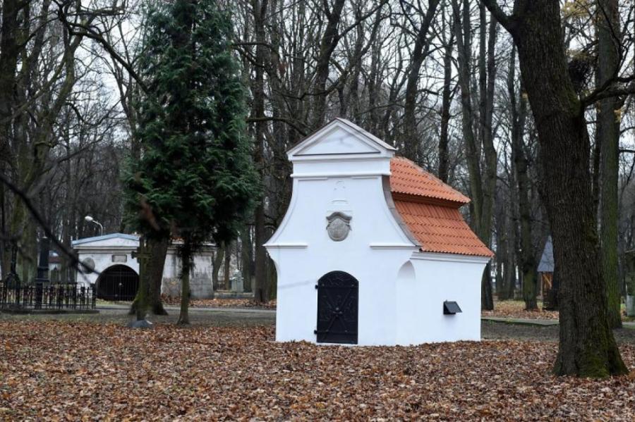 Dzimstība Latvijā joprojām ir vairāk nekā uz pusi zemāka par mirstību