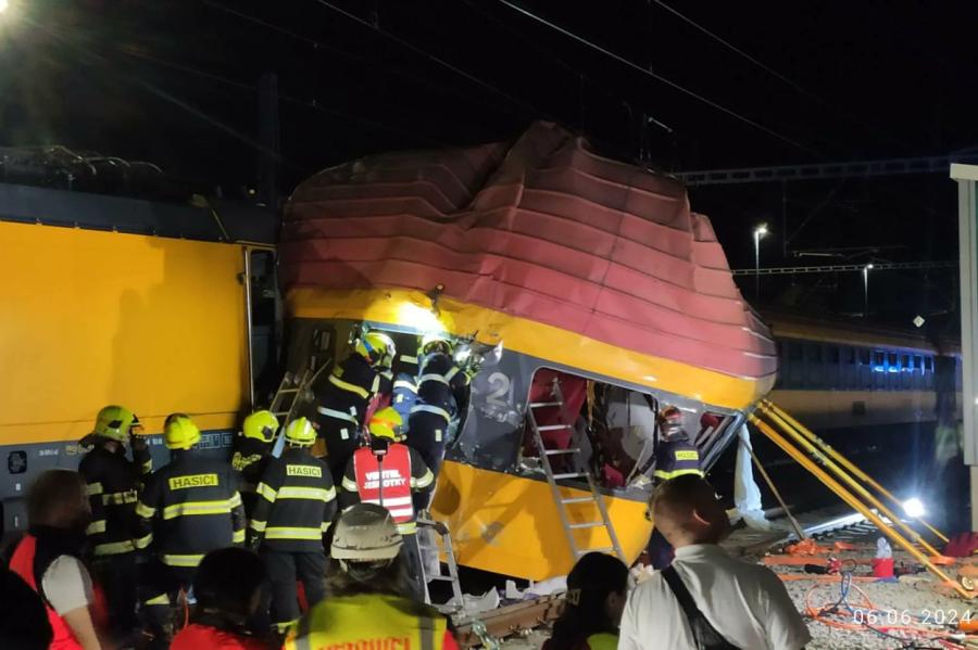 Vilcienu sadursmē Čehijā četri bojāgājušie (+VIDEO)