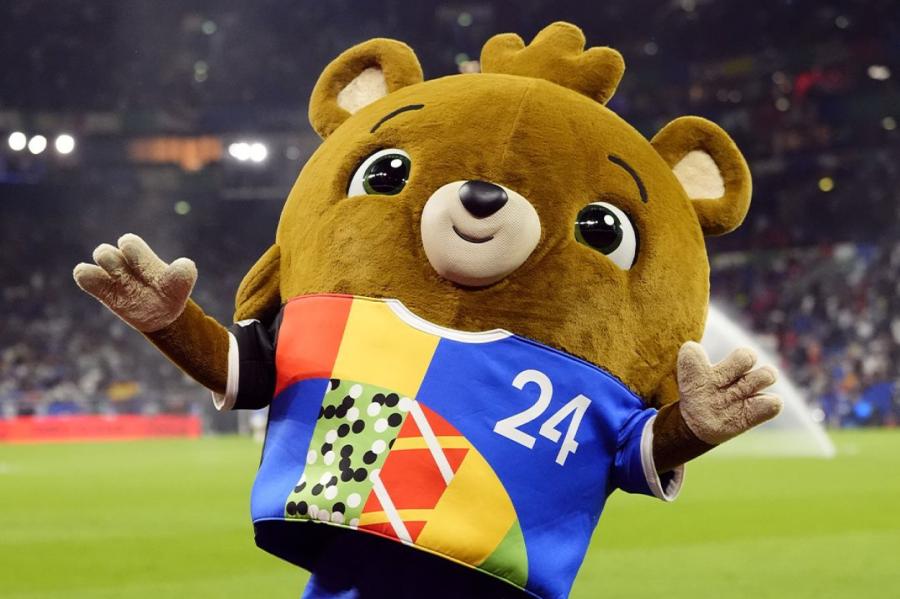 Eiropas futbola čempionātā tiek noskaidrotas pirmās pusfinālistes