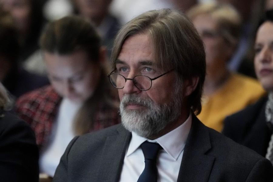 Lietu pret Kadžuli par Kampara apmelošanu sāks iztiesāt oktobrī