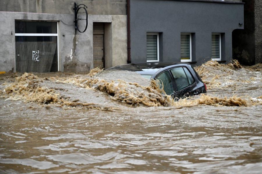 Leiena sola miljardiem eiro palīdzību plūdu skartajiem reģioniem