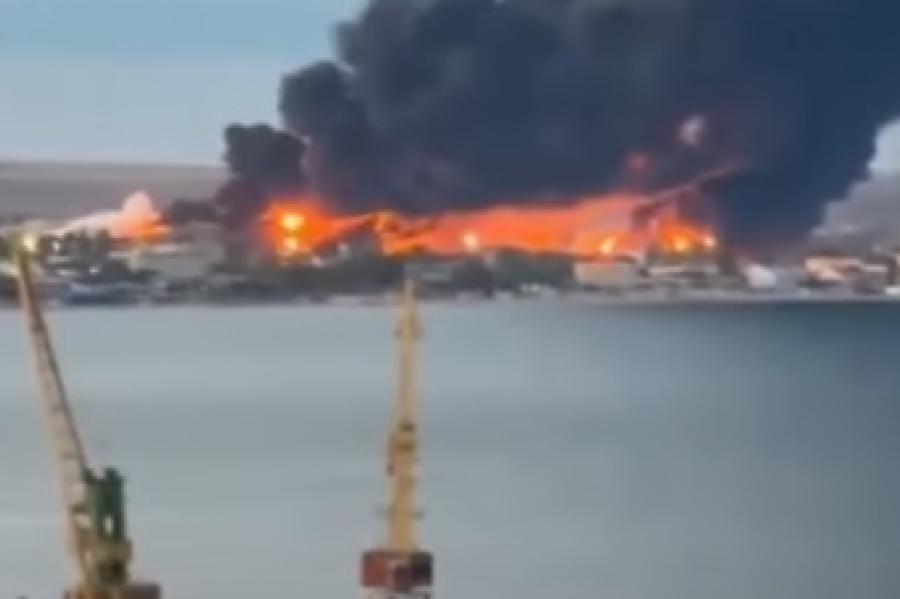 Krimā ceturto dienu deg naftas bāze