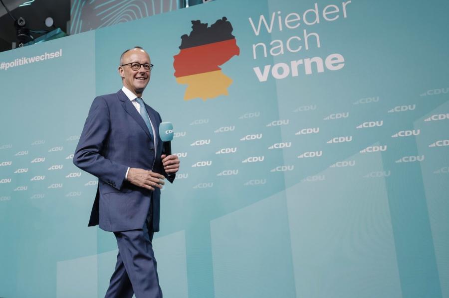 Rietumvalstu līderi apsveic Mercu ar uzvaru Vācijas parlamenta vēlēšanās