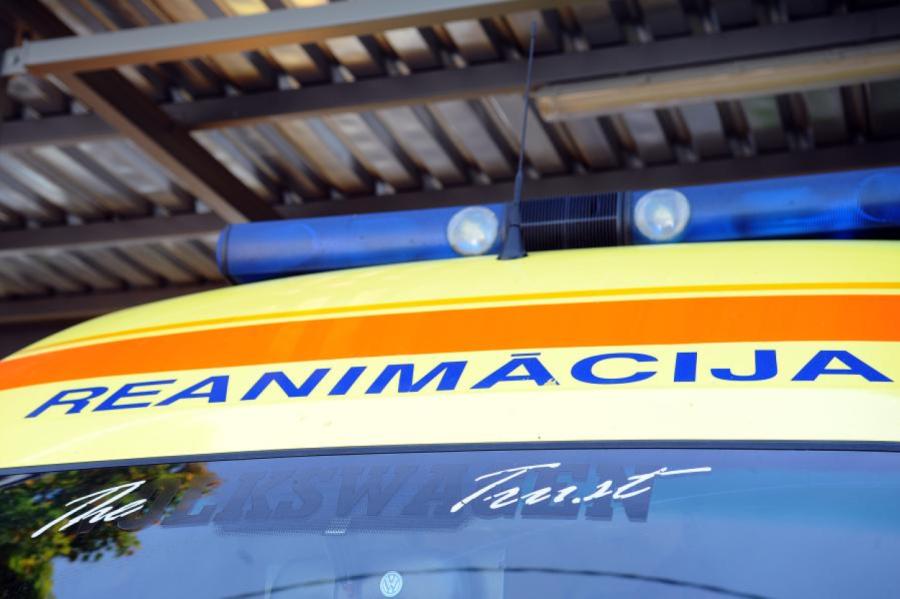 Austrumu slimnīcā neatliekamās palīdzības sniegšanu sadala divās plūsmās