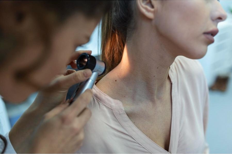 Kādām briesmām pavasarī pievērš uzmanību Latvijas dermatologi (+VIDEO)