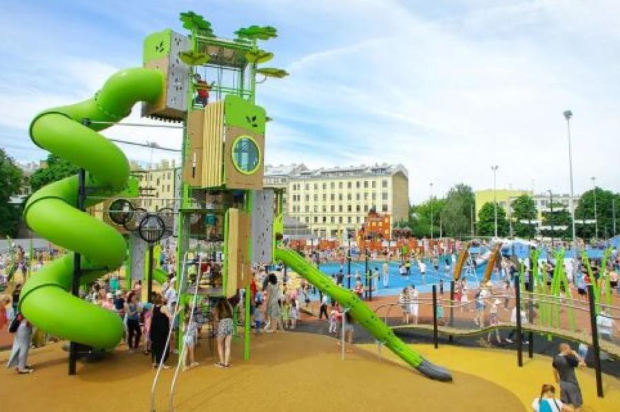 Pirms sezonas sākuma Barona laukumā vēl neradīja ēnu (+VIDEO)