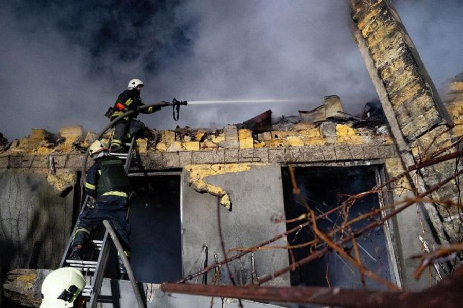 Krievijas dronu uzbrukumā Kijivai trīs nogalinātie