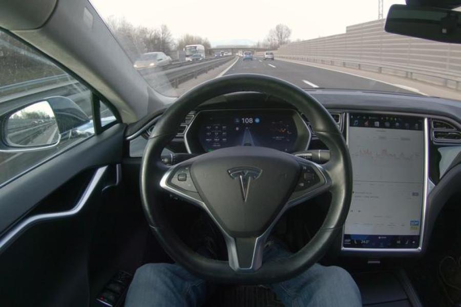 Maska darbības dēļ Lietuvā daži klienti atceļ «Tesla» pasūtījumus
