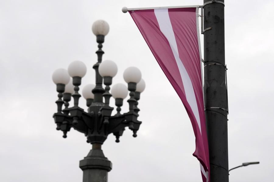 Par vairāk nekā miljonu eiro Rīgā veiks ielu gaismekļu nomaiņu