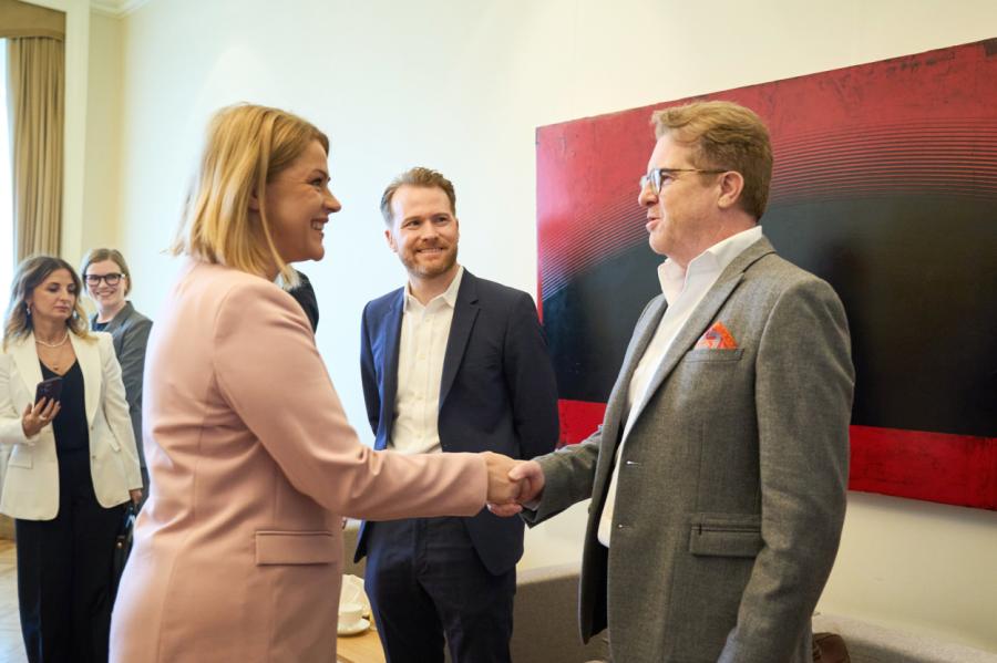 Ministru prezidente tiekas ar Vācijas uzņēmumiem