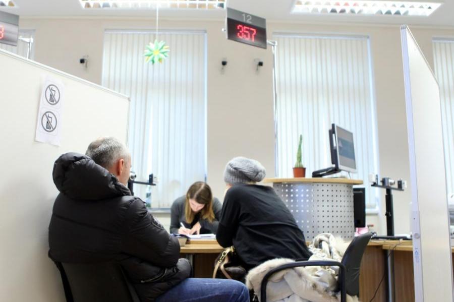 ĀM varētu uzticēt PMLP uzturēšanās atļauju pieteikumu pieņemšanu