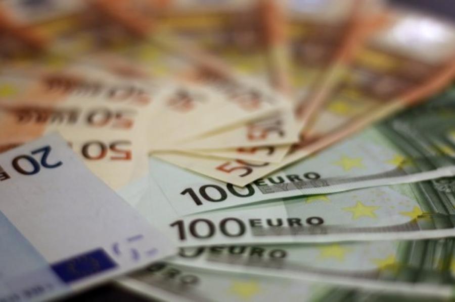 Eiro par drošu un grūti viltojamu naudu Latvijā uzskata 59% aptaujāto (+VIDEO)
