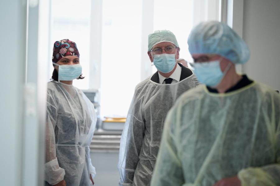 Prezidents apmeklē diagnostikas klīniku